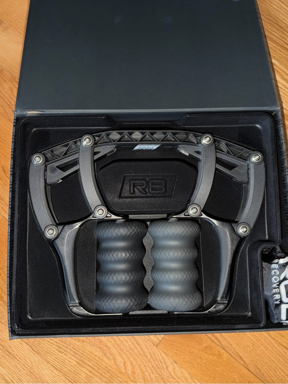 R8 Deep Tissue Massage Tool - Carbon Black - Picture 3 of 6